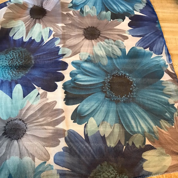 🌸Gorgeous Scarf - Picture 3 of 4